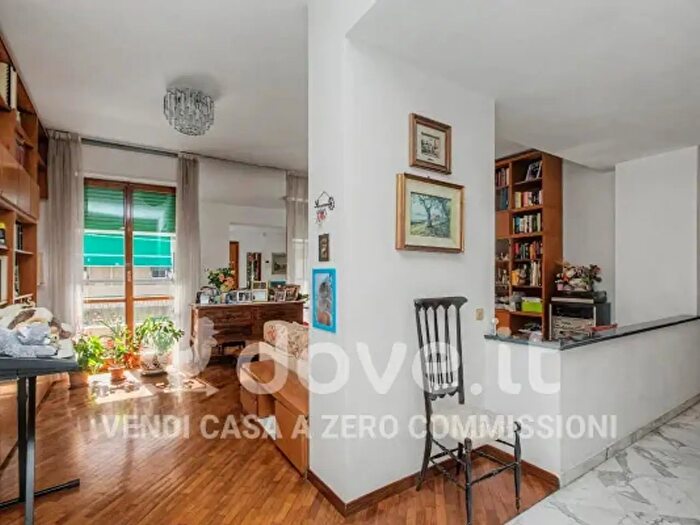 Appartamento trilocale in vendita in Via Antonio Cecchi, Genova