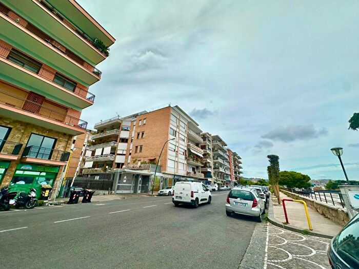 Appartamento trilocale in affitto in Via Orazio, Posillipo, Napoli