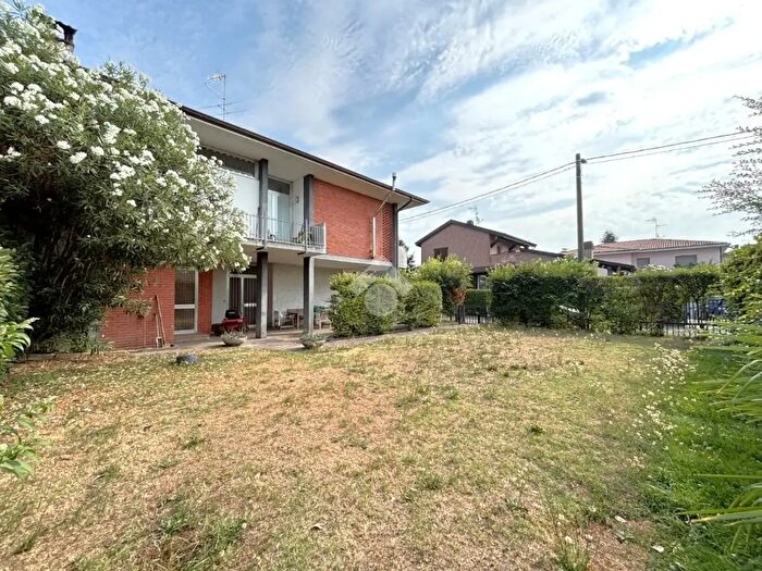 Casa con 9 locali in vendita in Via S Rocco, Soncino