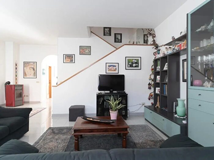 Casa con 6 locali in vendita in B Nardi, Empoli