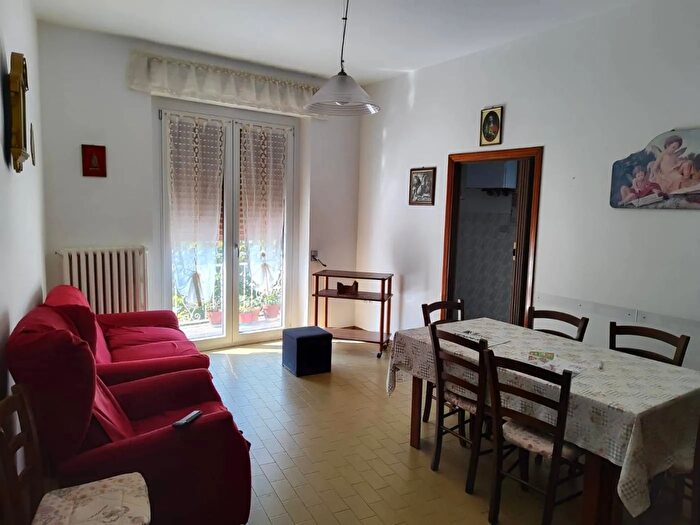 Appartamento con 6 locali in vendita in Via Giacomo Leopardi, Monte San Giusto