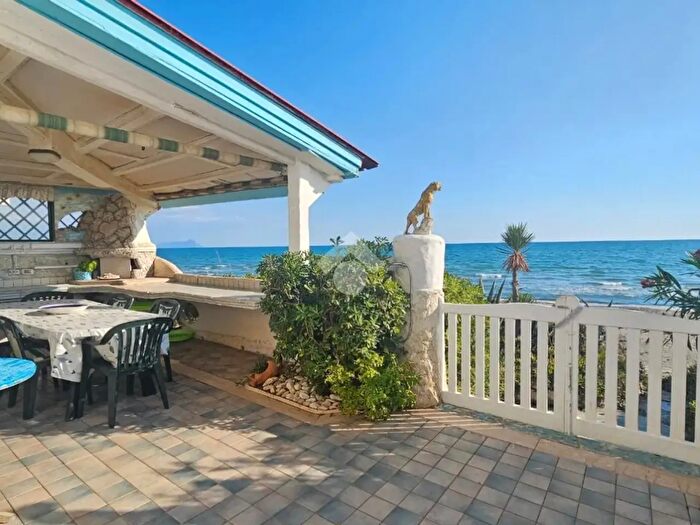Casa trilocale in vendita in Strada Lungomare, Latina
