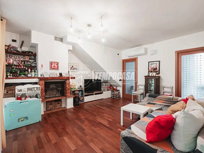 Appartamento trilocale in vendita in Via San Francesco dAssisi, Trezzano Sul Naviglio