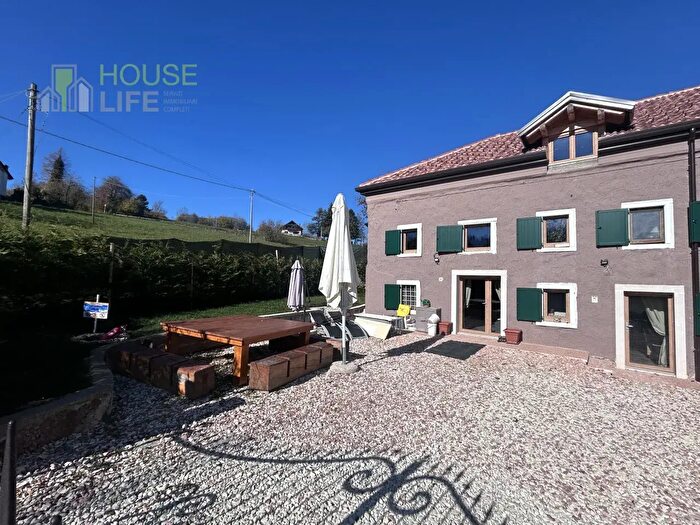 Casa con 5 locali in vendita in Via XXVII Aprile, Roana