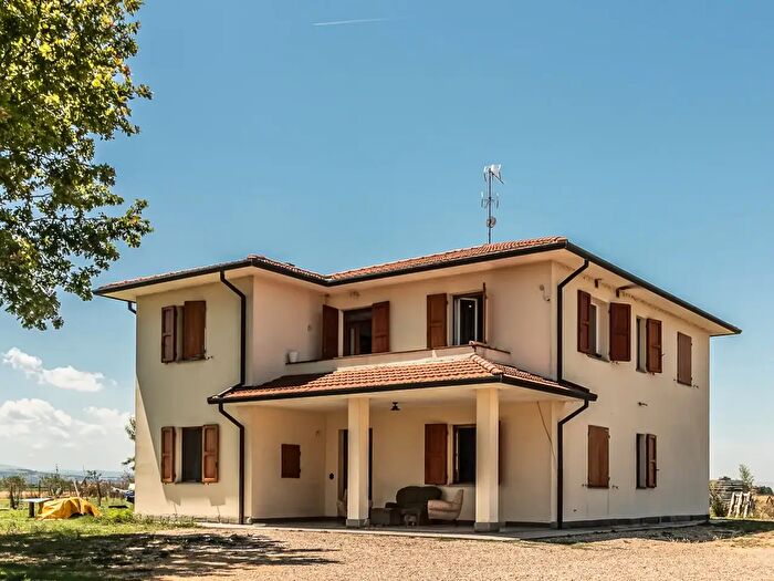 Casa con 8 locali in vendita in Via Malcantone, Imola