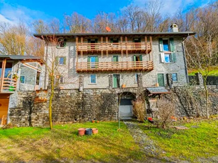 Casa con 6 locali in vendita in Via Fabio Filzi, Berbenno