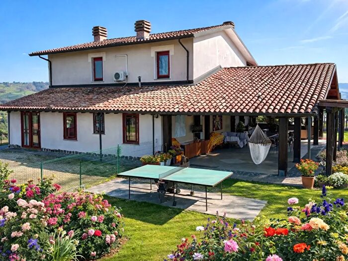 Casa con 8 locali in vendita in Casa Padroni, Castana