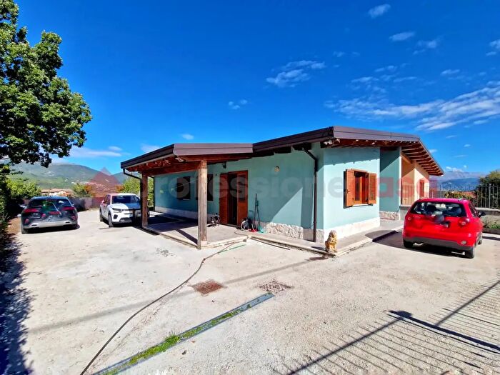 Casa trilocale in vendita in Via Colle Castagno Snc, Tornimparte