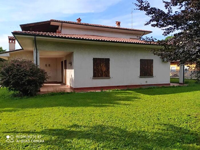 Appartamento quadrilocale in vendita in Via Manzoni, Cavenago Di Brianza