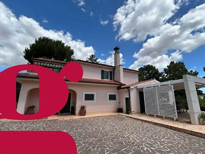 Casa con 10 locali in vendita in Via Luigi Fabbri, Recanati