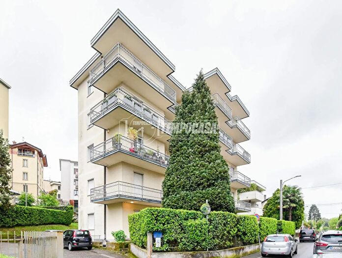 Appartamento quadrilocale in vendita in Via Giovan Battista Grassi, Cantu