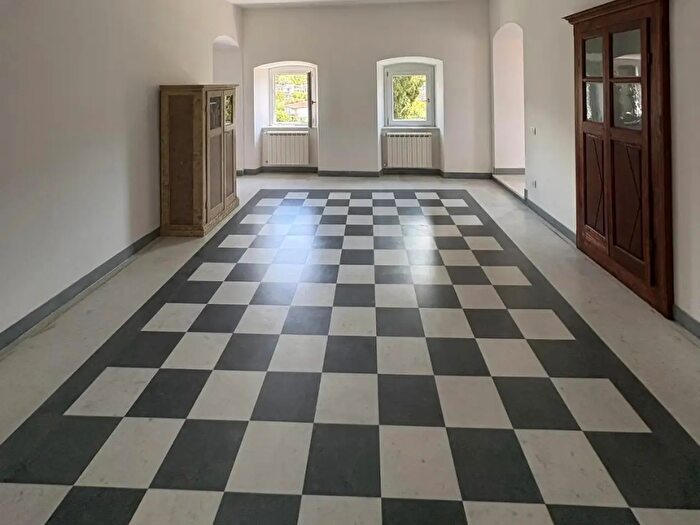 Appartamento con 5 locali in vendita in Carrara