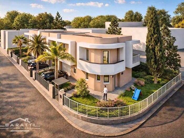 Casa con 8 locali in vendita in Peschiera Del Garda