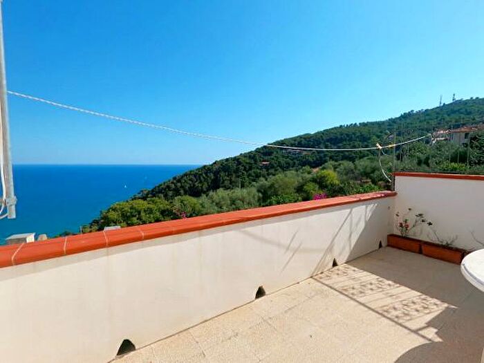 Appartamento trilocale in vendita in Località Rollo, Andora