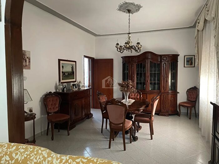 Appartamento con 7 locali in vendita in Suzzara