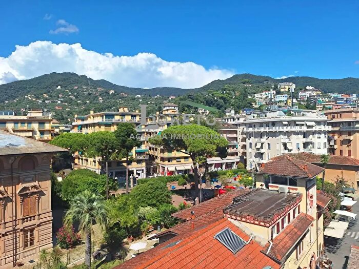 Appartamento con 6 locali in vendita in Via Magenta, Rapallo