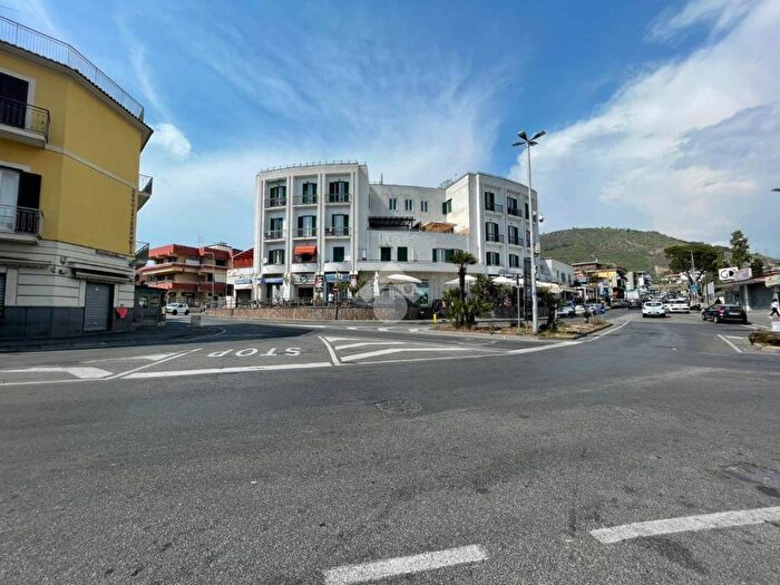 Appartamento trilocale in affitto in Traversa Monte Nuovo Licola Patria, Arco Felice, Pozzuoli