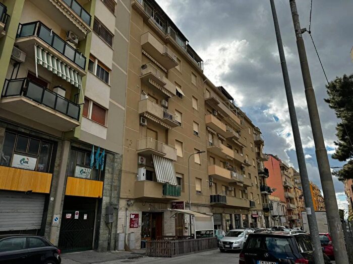 Appartamento con 7 locali in vendita in Via Napoleone Colajanni Caltanissetta, Caltanissetta