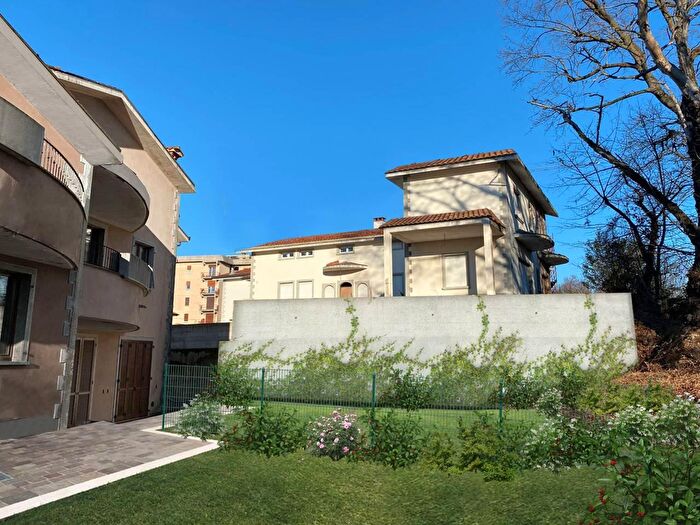 Casa con 5 locali in vendita in Via Carlo Agrati, Meda