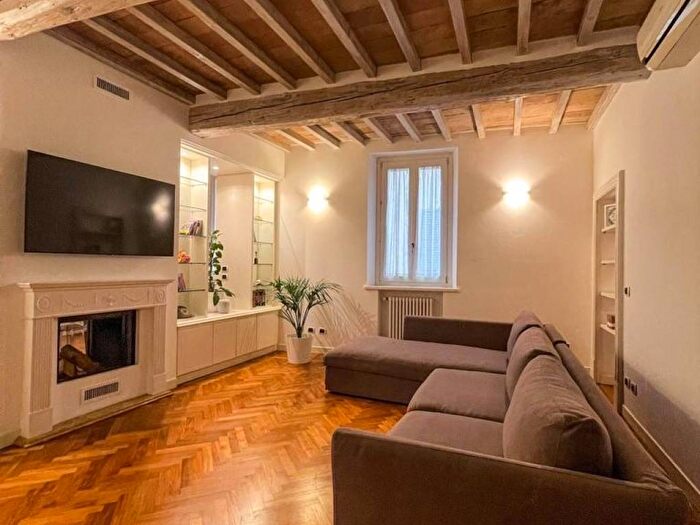 Appartamento quadrilocale in affitto in Borgo Bruno Longhi, Centro Storico, Parma