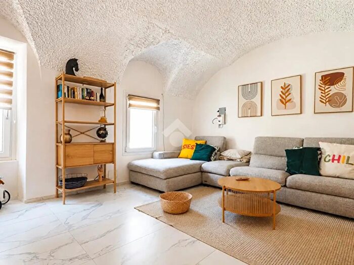 Casa con 6 locali in vendita in Via Roma, Roasio