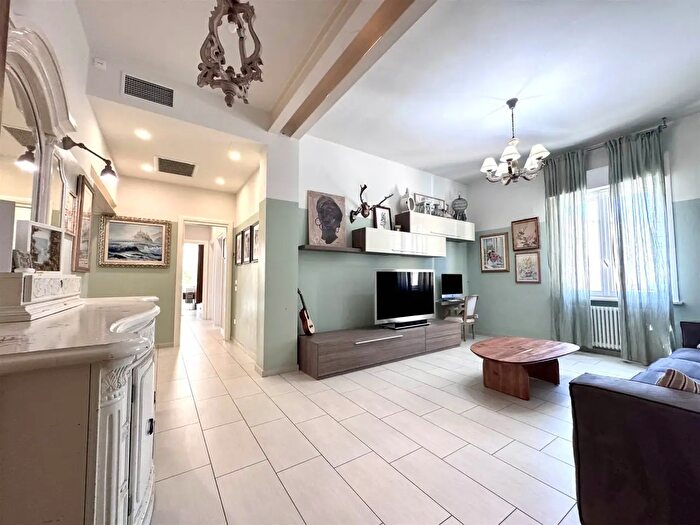 Appartamento con 5 locali in vendita in Via Ximenes, Follonica