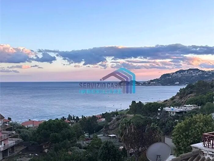 Appartamento con 5 locali in vendita in Contrada Sillemi, Letojanni