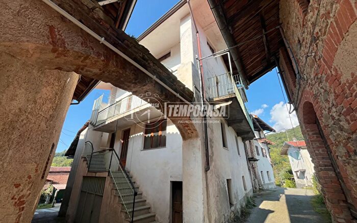 Casa con 6 locali in vendita in Via Rua, Castellamonte