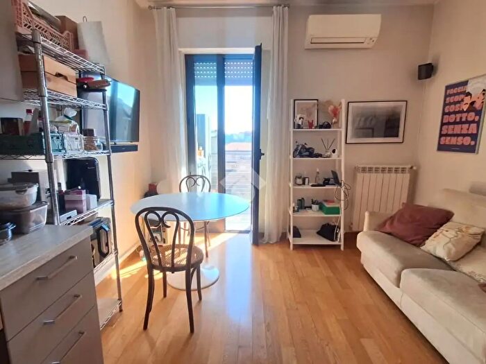 Appartamento bilocale in affitto in Via Livigno, Milano