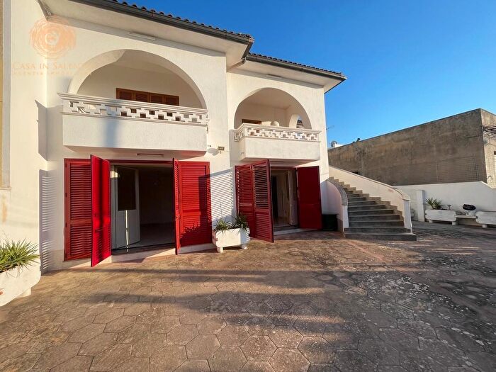 Casa con 16 locali in vendita in Gagliano Del Capo
