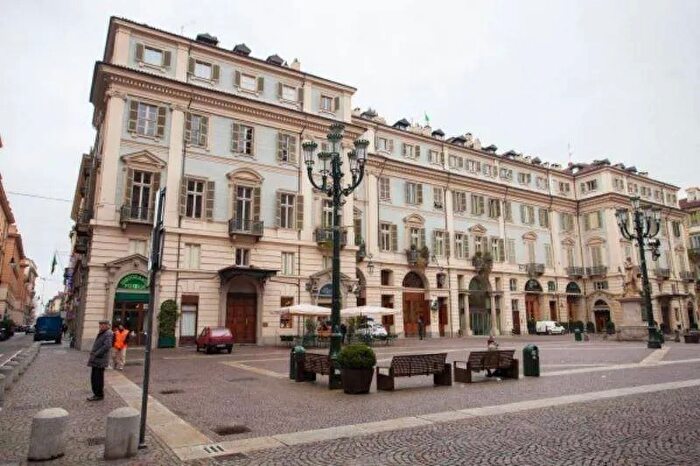 Appartamento con 6 locali in vendita in Piazza Carignano Torino, Torino