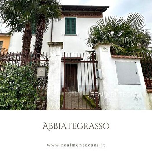 Casa quadrilocale in vendita in Via Cassolnovo, Abbiategrasso
