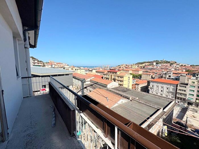 Appartamento quadrilocale in affitto in Cavour, Ancona