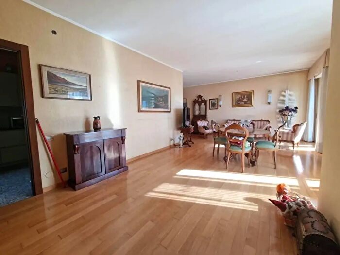 Appartamento con 5 locali in vendita in Carrara