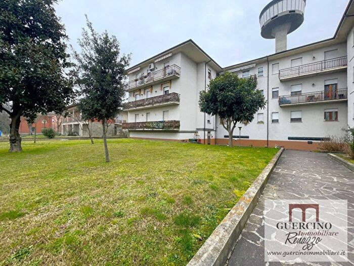 Appartamento quadrilocale in vendita in Via Bondenese Cento, Cento