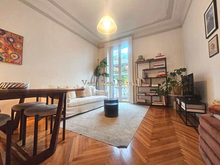 Appartamento trilocale in affitto in Via Camillo Hajech, Plebisciti Susa, Milano