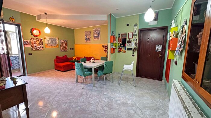 Appartamento trilocale in vendita in Napoli
