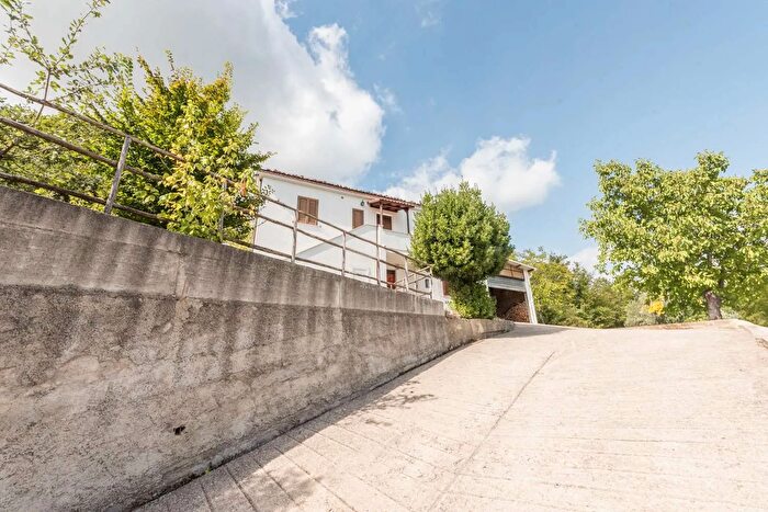 Casa con 5 locali in vendita in Via Campo Bertona, Montebello Di Bertona