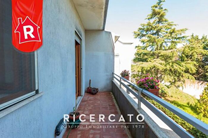 Appartamento con 6 locali in vendita in Via Rocco Scotellaro, Lecce