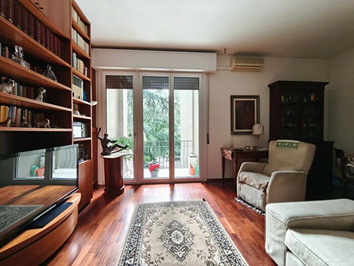 Appartamento con 5 locali in vendita in Piazza Trento E Trieste, Bologna