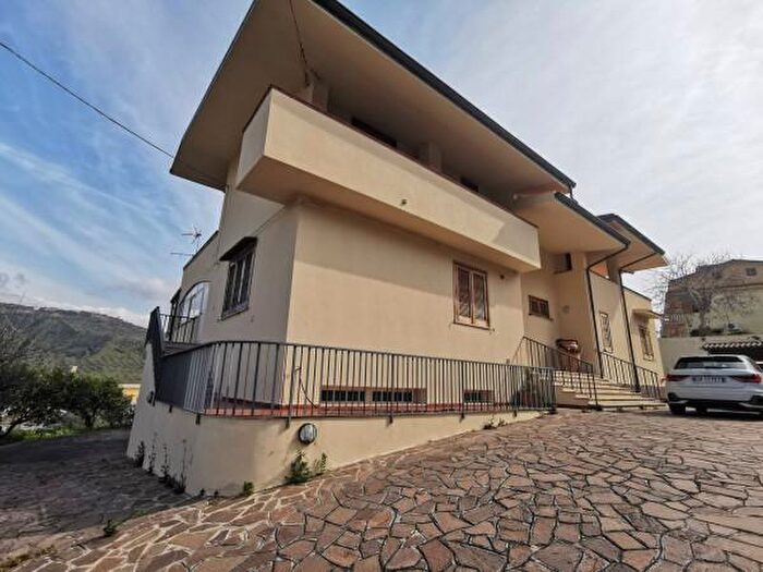 Casa con 6 locali in affitto in Via Vincenzo Padula, Settingiano