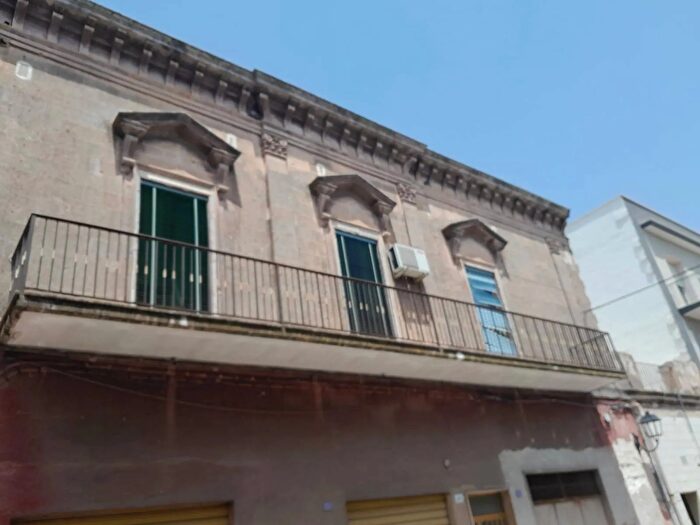 Appartamento con 8 locali in vendita in Via Vitt Emanuele, San Giorgio Ionico