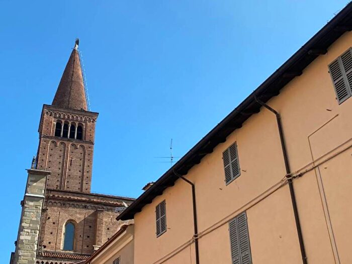 Appartamento quadrilocale in affitto in Via Umberto Pace, Centro Storico, Piacenza