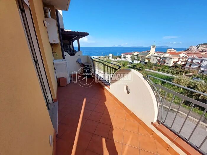 Appartamento trilocale in vendita in Strada Statale Settentrionale Sicula, Piraino