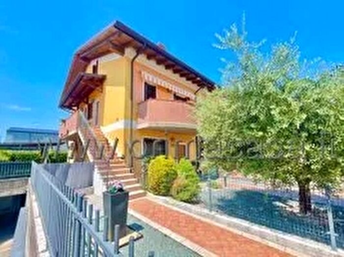 Appartamento trilocale in vendita in Via Giuseppe Garibaldi, Bovolone