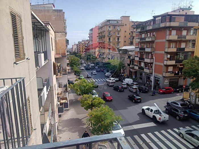 Appartamento trilocale in vendita in Via Nazario Sauro, Catania