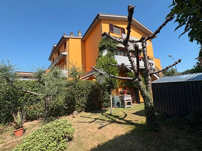 Appartamento trilocale in vendita in Via Giuseppe Toniolo, Bastia Umbra