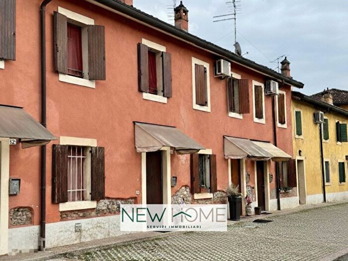 Casa quadrilocale in affitto in Via Contarina, Borgo Roma, Verona