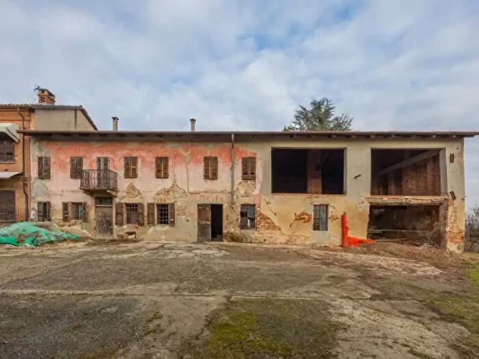 Casa con 6 locali in vendita in Piazza Piemonte, Roatto