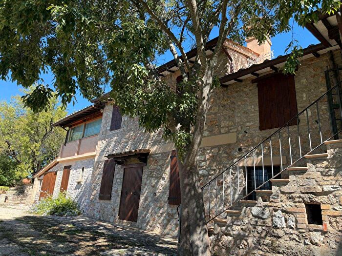 Casa con 9 locali in vendita in Via Fonte lAbate Snc, Assisi